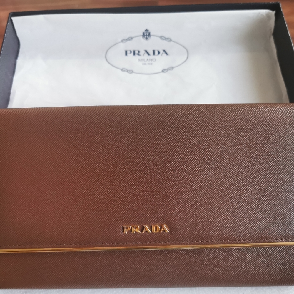 prada clutch